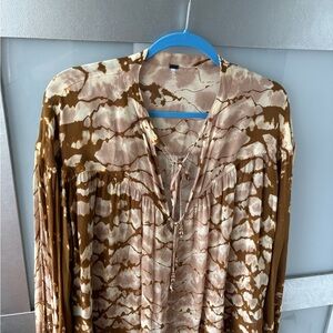 Elegant Tie-Dye Women's Blouse in Brown and Cream